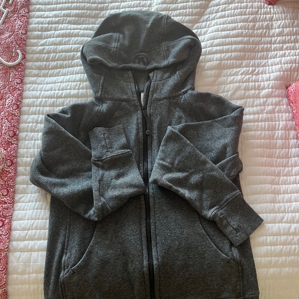Lululemon full zip scuba hoodie in charcoal gray with thumb holes